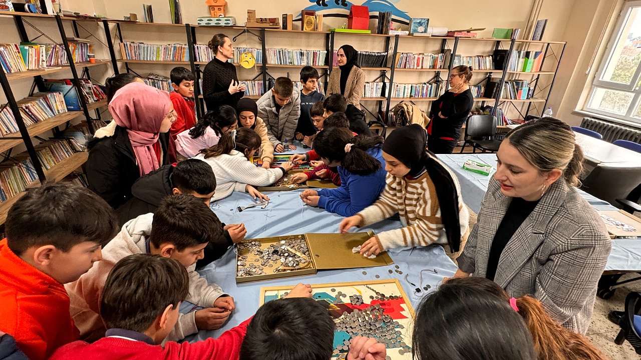 Büyükşehir, atık pillerin çevreye verdiği zararı gençlere anlattı; Atık pillerinizi çöpe atmayın