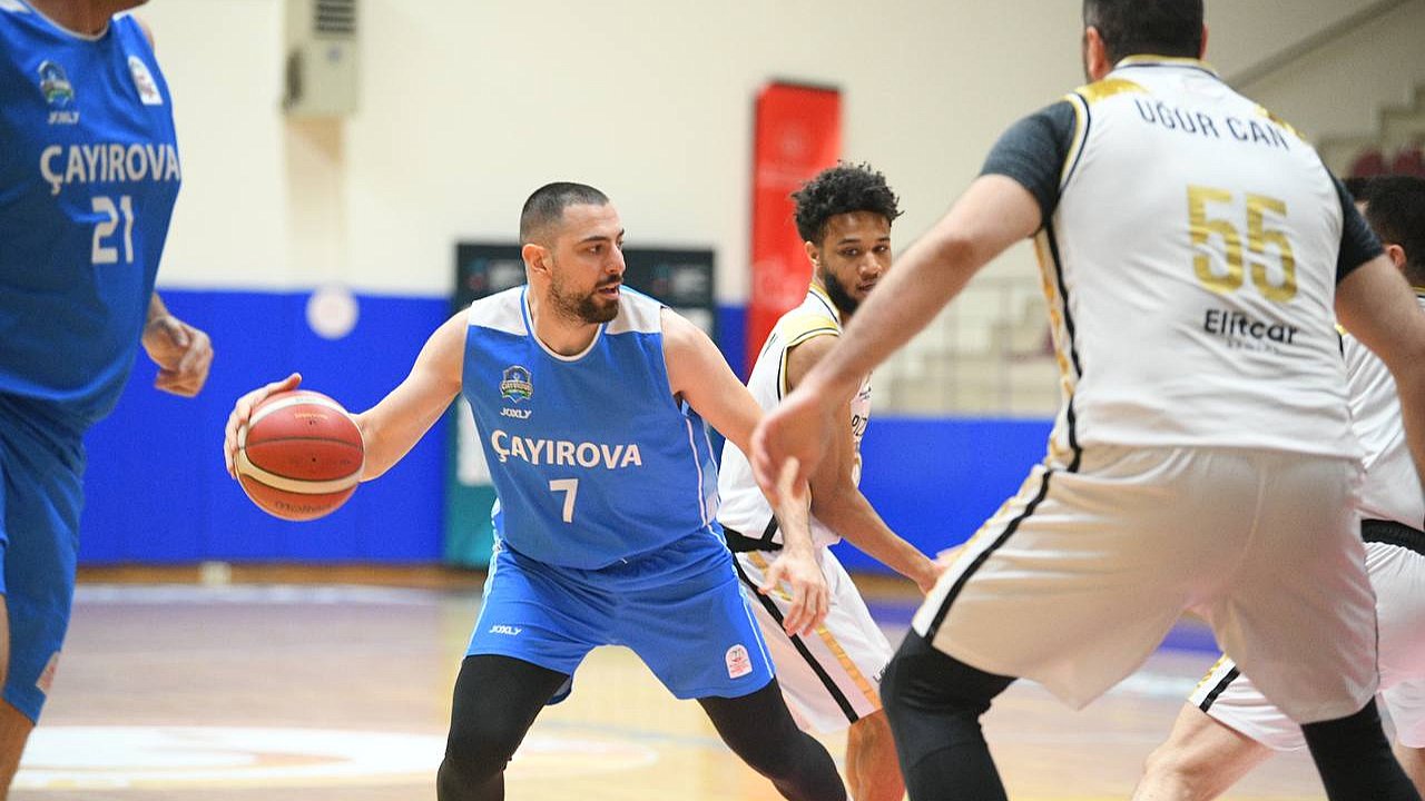 Çayırova Belediyesi, PizzaBulls CO Basket’i mağlup etti