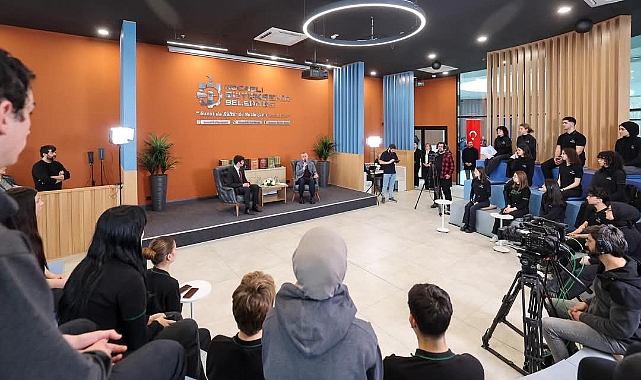 Sanat Kafe, Başkan Büyükakın’ın söyleşisiyle açıldı