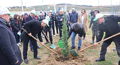 Çayırova’da fidanlar toprakla buluştu