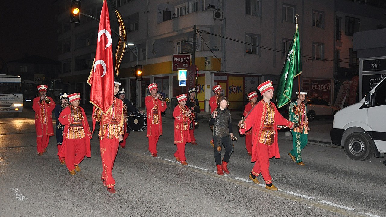 KARTEPE’DE 'MEHTER MARŞI' İLE SAHUR