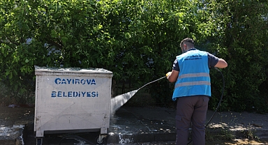 Çöp konteynerleri yerinde yıkanıyor