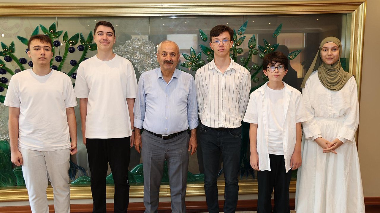 Başkan Büyükgöz LGS Birincilerini Ağırladı