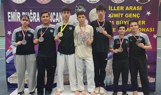 ÇAYIROVA BELEDİYESİ KARATE TAKIMI FIRTINASI BURSA'DA ESTİ
