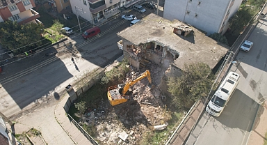 Çayırova’da metruk binalar yıkılıyor  