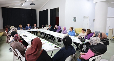 Çiftçi, Akse Bilgi Evi’ndeki kursiyer ve velilerle bir araya geldi