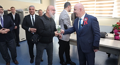 DARICA BELEDİYESİ, ÖĞRETMENLER GÜNÜNÜ ÇİÇEKLERLE KUTLADI