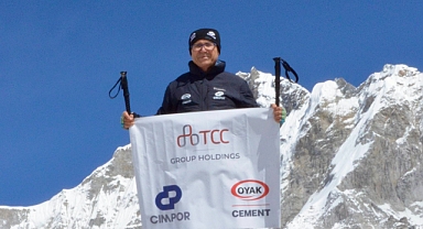 OYAK Çimento’nun Adana Fabrika Direktörü Mustafa Turan, Everest’in 5.364 metre tırmandı