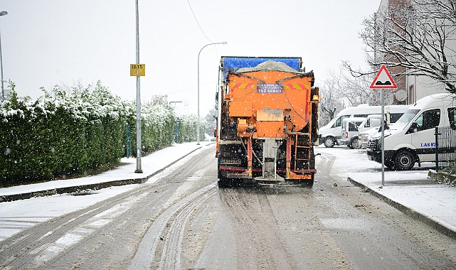 Çayırova’da ekipler karla mücadele çalışmalarını sürdürüyor