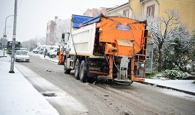 Çayırova’da ekipler karla mücadele çalışmalarını sürdürüyor