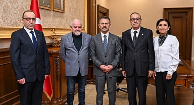 Türk Hava Kurumu İzmit Şubesi’nden, Vali İlhami Aktaş'a 101. Yıl Dönümü Ziyareti