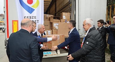 Yardım Tırları Gazze’ye Ulaştırılmak Üzere Dualarla Uğurlandı