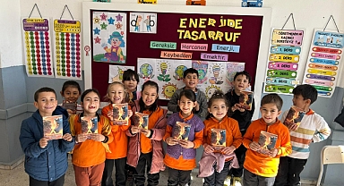 Yazar ve Öğretmen Özlem Yıldırım'dan Gazeller Köyü'ndeki Çocuklara Kitap Yoldaşlığı