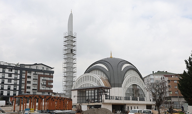 Çiftçi, kent meydanındaki çalışmaları inceledi