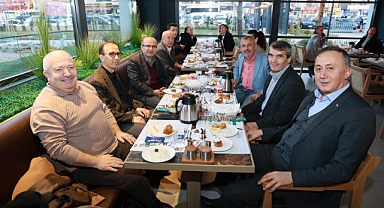 GEBZE BELEDİYE BAŞKANI ZİNNUR BÜYÜKGÖZ YENİ AÇILAN BEYLİKBAĞI GÜZİDE'DE İLÇE PROTOKOLÜNÜ AĞIRLADI  