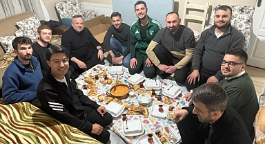 Öğrenciler İstedi, Başkan Dokuzlar Yaptı: Sahurda Menemen Sürprizi 