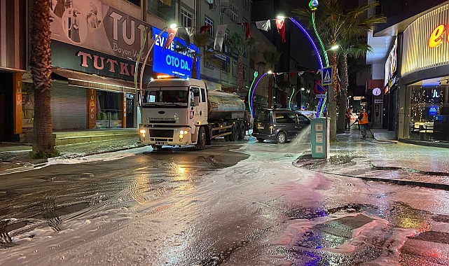 Temizlik işlerinden caddelerde bayram temizliği