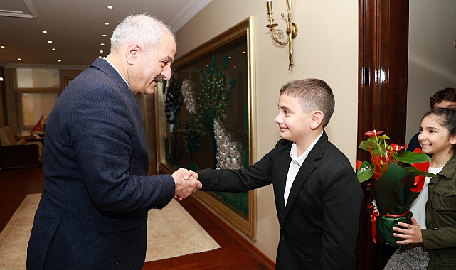 Başkan Büyükgöz Koltuğunu Minik Başkan’a Devretti