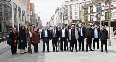 Beş Başkan Şehit Numan Dede Caddesi Esnafıyla Buluştu  