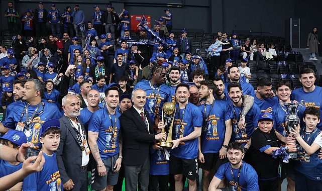 Çayırova Belediyesi, şampiyonluk kupasına kavuştu