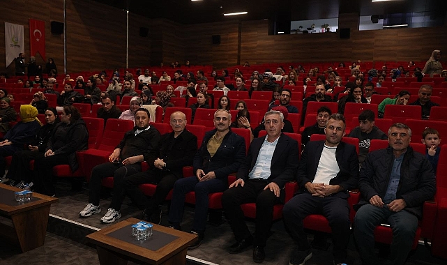 Çayırova’da keman dinletisi kulakların pasını sildi