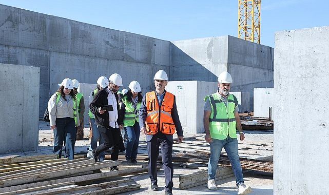 Çiftçi, hastane inşaatını GTÜ’lü öğrencilerle birlikte inceledi  