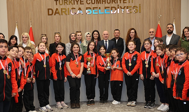 Darıca’nın halk oyunları ekibi il birincisi oldu