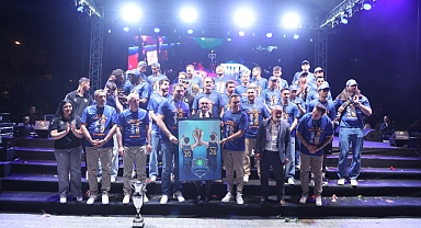 Şampiyon takım, şampiyon taraftarıyla buluştu