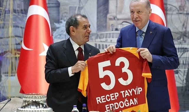 Şampiyon Galatasaray'dan Külliye'ye Ziyaret: Cumhurbaşkanı Erdoğan'a