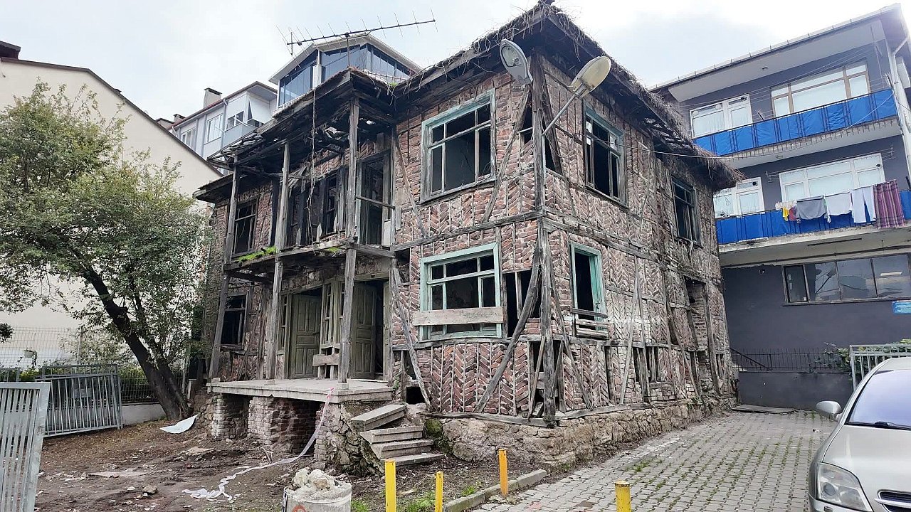Gölcük’te Tarihi Miras Kütüphane Olarak Yeniden Hayat Buluyor
