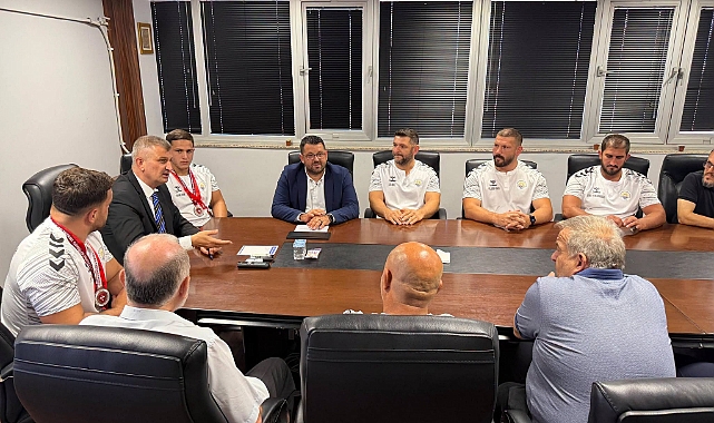 KIRKPINAR'DA DERECEYE GİREN PEHLİVANLARDAN BAŞKAN SEZER'E ZİYARET