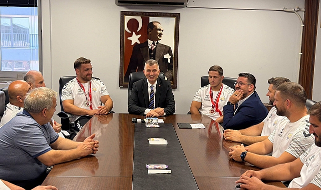 KIRKPINAR'DA DERECEYE GİREN PEHLİVANLARDAN BAŞKAN SEZER'E ZİYARET