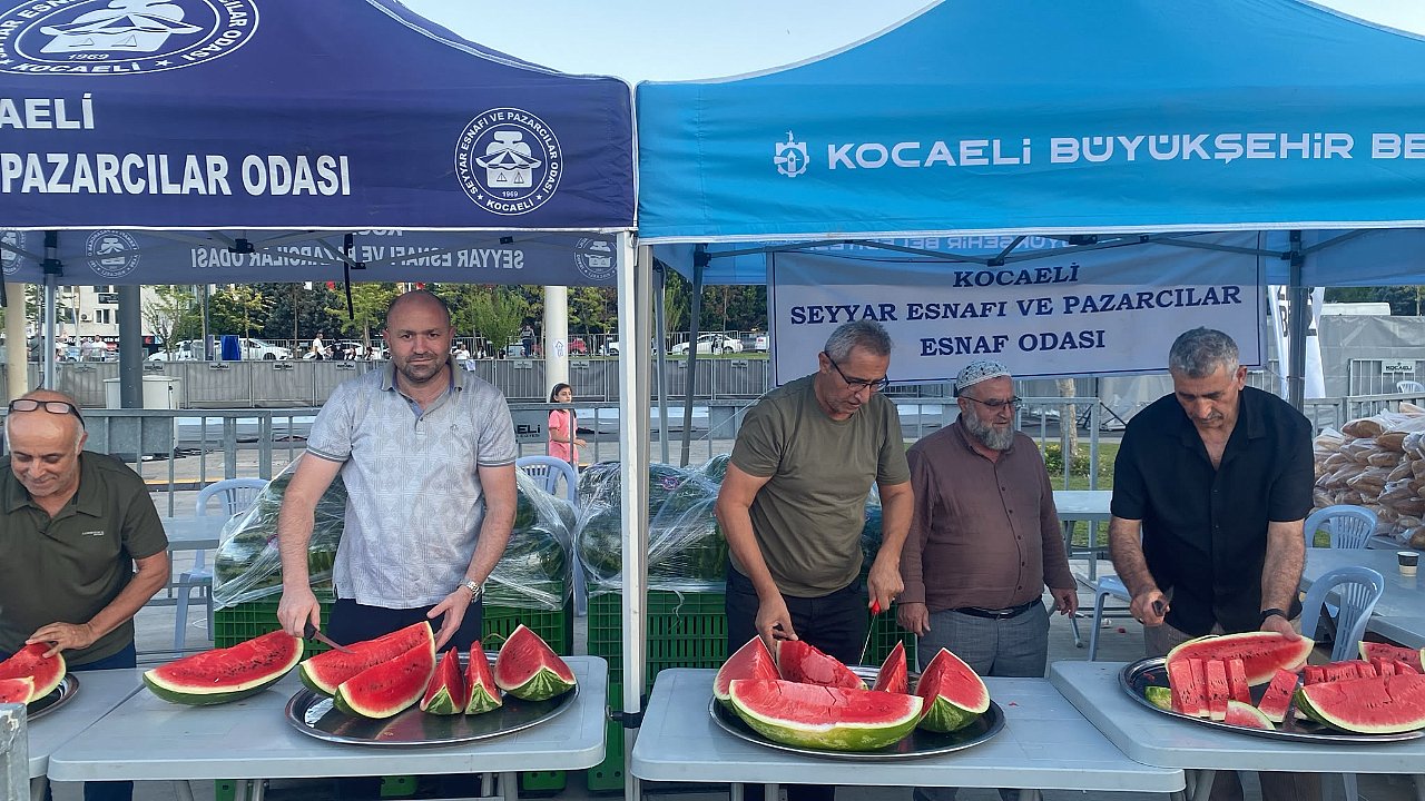 Kocaeli Pazarcılar Odası’ndan 3 Ton Karpuz!