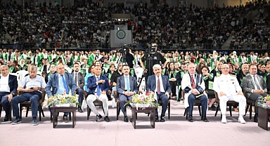 Kocaeli Sağlık ve Teknoloji Üniversitesi’nde Mezuniyet Coşkusu!