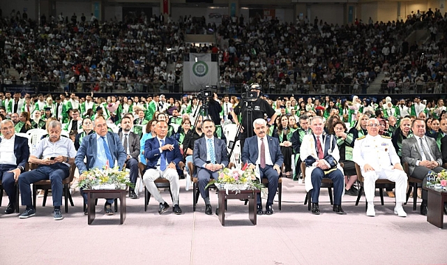 Kocaeli Sağlık ve Teknoloji Üniversitesi’nde Mezuniyet Coşkusu!