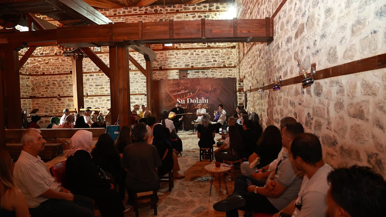 Tarihi Su Dolabı’nda Neşet Ertaş Türküleri Yankılandı
